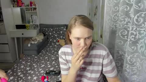 Adele and Elli online show from 03/25/26, 04:46