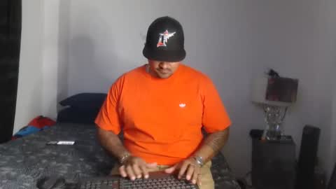 Snapshot of pikoro_gomez chatting on 02/20/25, 03:01 pikoro_gomez online show from 02/20/25, 03:01