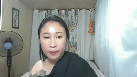 Snapshot of pinayhotty_yumie chatting on 04/30/26, 10:54 yumie online show from 04/30/26, 10:54