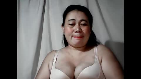 pinaymama12345 online show from 04/17/26, 10:24