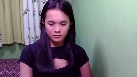 pinaymorena_rhowe online show from 12/21/24, 12:42