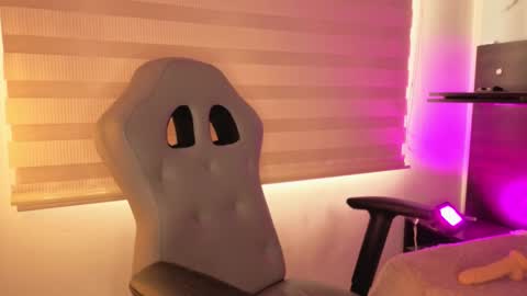 Snapshot of pink_as chatting on 10/15/25, 02:06 pink_as online show from 10/15/25, 02:06