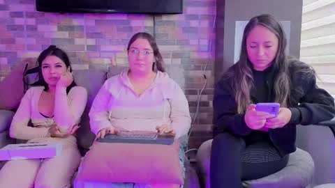 Snapshot of pink_as chatting on 02/17/26, 02:24 pink_as online show from 02/17/26, 02:24