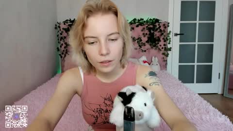 pink_lila18 online show from 11/25/25, 08:25