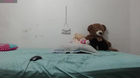 pink_love_25 online show from 02/15/26, 04:31