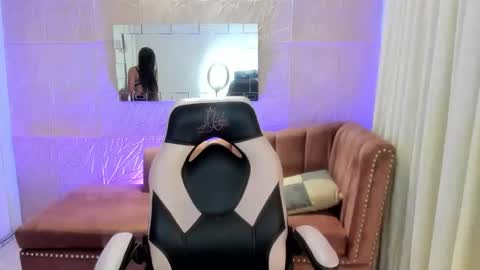 isabella online show from 04/23/26, 08:11