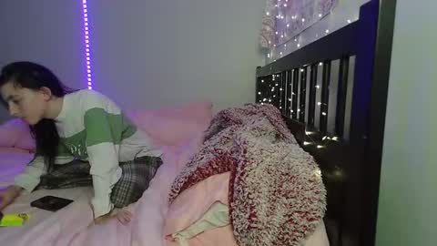 pink_tv online show from 11/06/25, 02:01