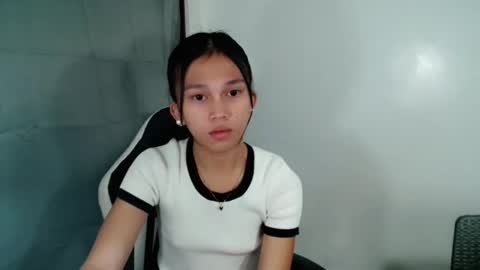 Snapshot of pinkdollbaby_ chatting on 05/28/26, 04:26 pinkdollbaby_ online show from 05/28/26, 04:26
