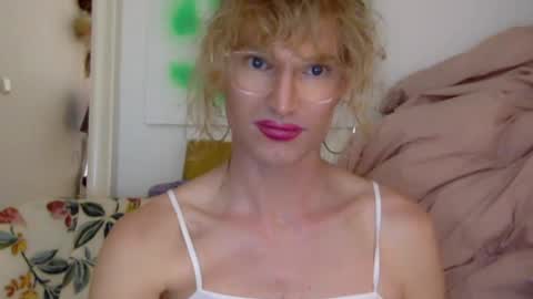 Snapshot of pinkfag chatting on 01/17/25, 07:16 pinkfag online show from 01/17/25, 07:16