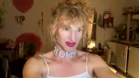 Snapshot of pinkfag chatting on 09/10/25, 07:03 pinkfag online show from 09/10/25, 07:03