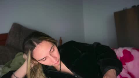 Snapshot of pinkilola chatting on 05/19/26, 02:56 Pinkilola online show from 05/19/26, 02:56