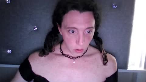 Snapshot of pinkleslie chatting on 02/07/26, 10:19 Leslie online show from 02/07/26, 10:19