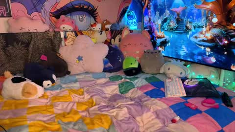 Snapshot of pinkocean3 chatting on 03/10/25, 04:28 Gwenie online show from 03/10/25, 04:28