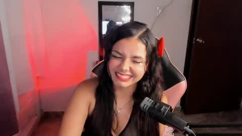 Snapshot of pinkpantherr_ chatting on 05/27/26, 04:53 Sarah .. online show from 05/27/26, 04:53