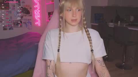 pinkvenom_ online show from 12/01/25, 10:42