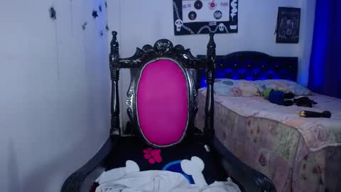 Snapshot of pinky_pinky_ chatting on 12/07/24, 02:09 VIOLETA LOPEZ online show from 12/07/24, 02:09