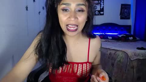 Snapshot of pinky_pinky_ chatting on 12/22/24, 05:21 VIOLETA LOPEZ online show from 12/22/24, 05:21