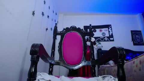 Snapshot of pinky_pinky_ chatting on 12/24/24, 05:34 VIOLETA LOPEZ online show from 12/24/24, 05:34