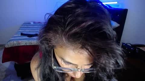 Snapshot of pinky_pinky_ chatting on 01/17/25, 01:15 VIOLETA LOPEZ online show from 01/17/25, 01:15