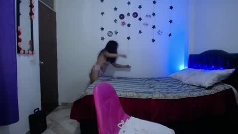 Snapshot of pinky_pinky_ chatting on 02/21/25, 02:59 VIOLETA LOPEZ online show from 02/21/25, 02:59