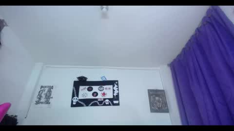 Snapshot of pinky_pinky_ chatting on 09/21/25, 06:26 VIOLETA LOPEZ online show from 09/21/25, 06:26