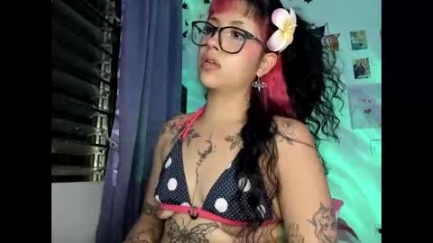 Snapshot of pinky_promiseex chatting on 05/19/26, 01:56 pinky_promiseex online show from 05/19/26, 01:56
