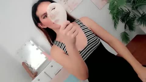 pinky_web03 online show from 11/22/25, 01:04