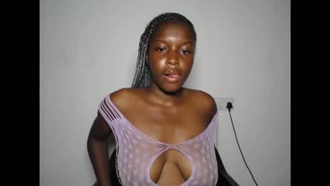 pinkykiki_247 online show from 11/14/25, 09:35