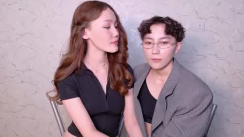 Snapshot of pinkylovers chatting on 07/21/26, 01:24 Li long hair and Ru short hair online show from 07/21/26, 01:24