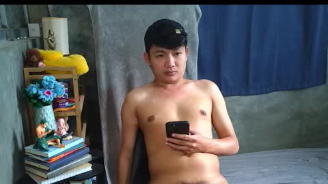 Snapshot of pinoy_petitehugecock chatting on 02/05/26, 07:35 alex online show from 02/05/26, 07:35