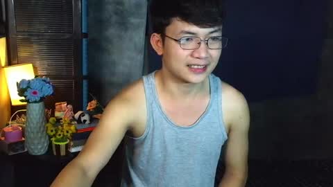 Snapshot of pinoy_petitehugecock chatting on 05/04/26, 10:55 alex online show from 05/04/26, 10:55