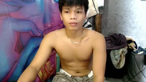 Snapshot of pinoy_tong18 chatting on 07/23/26, 12:25 pinoy_tong18 online show from 07/23/26, 12:25