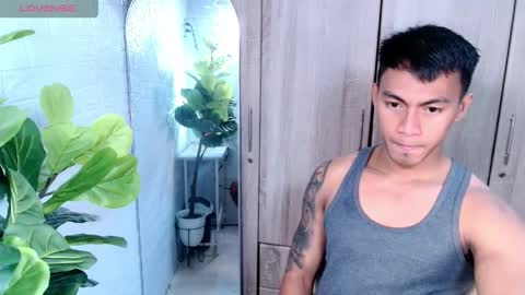 Snapshot of pinoymilker chatting on 04/12/26, 03:33 ethan online show from 04/12/26, 03:33
