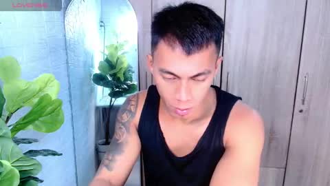 Snapshot of pinoymilker chatting on 04/22/26, 12:07 ethan online show from 04/22/26, 12:07