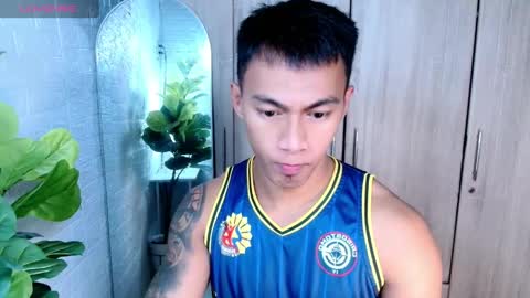Snapshot of pinoymilker chatting on 04/30/26, 11:38 ethan online show from 04/30/26, 11:38