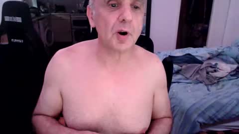 Snapshot of pip10 chatting on 10/04/25, 04:49 pip10 online show from 10/04/25, 04:49