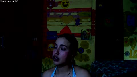 Snapshot of pipeshowtime chatting on 09/19/25, 06:52 VALENTINA y PIPE online show from 09/19/25, 06:52