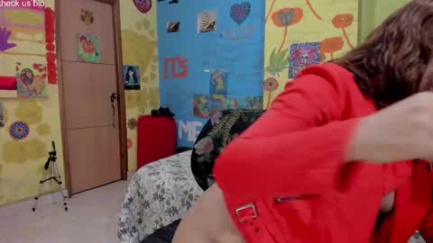 Snapshot of pipeshowtime chatting on 11/30/25, 02:32 VALENTINA y PIPE online show from 11/30/25, 02:32