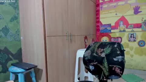 Snapshot of pipeshowtime chatting on 12/01/25, 10:42 VALENTINA y PIPE online show from 12/01/25, 10:42