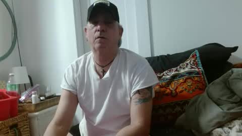 Snapshot of pirate334 chatting on 05/22/26, 01:28 pirate334 online show from 05/22/26, 01:28
