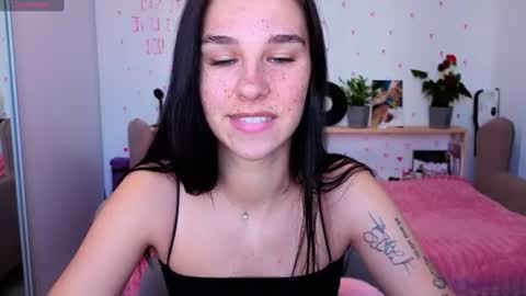Snapshot of pixie_molly chatting on 07/05/26, 02:29 Molly online show from 07/05/26, 02:29