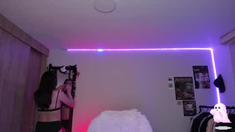 pixie online show from 12/04/24, 02:53