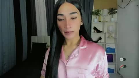 Snapshot of pixiedoll_ chatting on 02/21/26, 04:35 pixiedoll_ online show from 02/21/26, 04:35