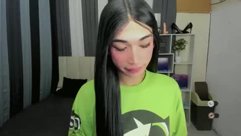 Snapshot of pixiedoll_ chatting on 05/17/26, 06:22 pixiedoll_ online show from 05/17/26, 06:22