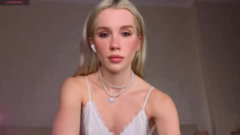 Snapshot of pixieprick chatting on 01/11/26, 06:57 Emmy and Edward online show from 01/11/26, 06:57