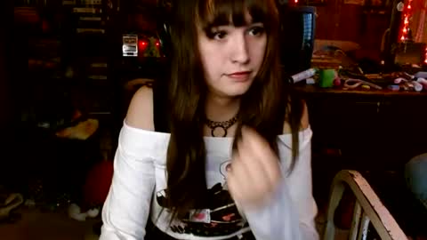 Izzy online show from 11/11/25, 06:19