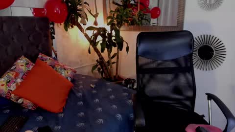 cris online show from 02/14/25, 11:42