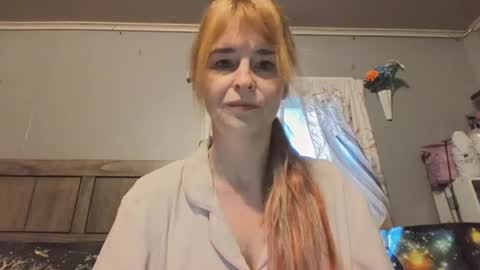 Snapshot of pizzedwife chatting on 06/16/26, 11:35 pizzedwife online show from 06/16/26, 11:35