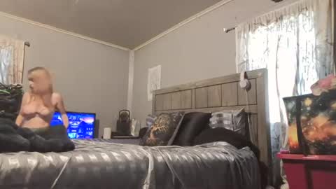 Snapshot of pizzedwife chatting on 07/11/26, 01:47 pizzedwife online show from 07/11/26, 01:47