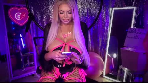 Dumb bimbo fuck doll online show from 02/08/25, 08:20